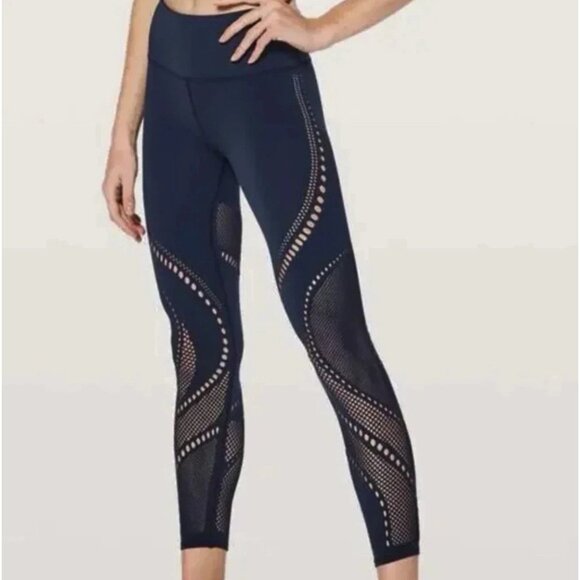 Lululemon Size 8 Reveal Tight Precision 25" in Deep Navy Stretch Yoga Gym Pilled - Picture 1 of 9